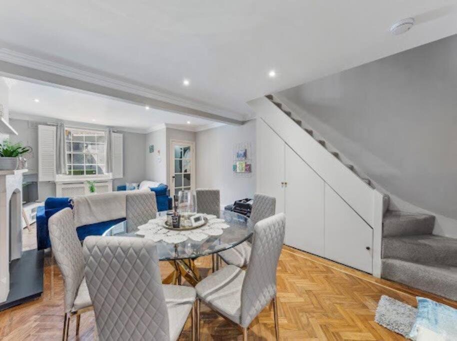 Mews House West Ken Villa London Bagian luar foto